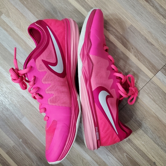 Pink Nikes - Picture 3 of 3